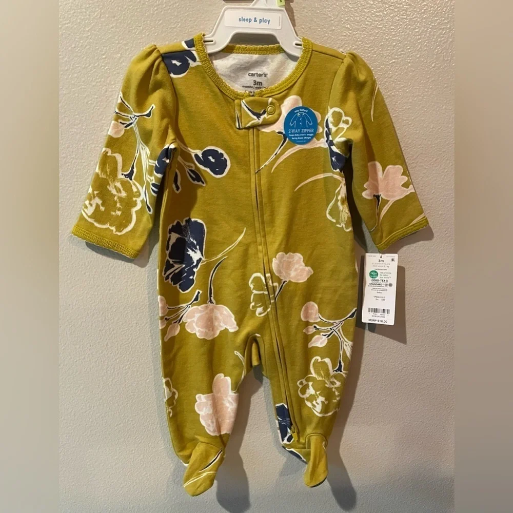 New with tag Carters Brand 2-way zip Sleeper (Size 3 months)